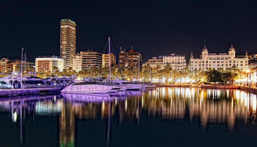 Very Lightful Apartment. Incredible Sea Views. Big Terrace, Swimming Pool. Ac. Very Close To Alicante City Center. Buitenkant foto